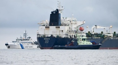 Căpitanul, primul ofiţer şi ofiţerul secund ai Eagle S, o navă din presupusa ”flotă fantomă rusă”, inculpaţi în Finlanda cu privire la sabotarea a cinci cabluri submarine, unul electric şi patru de telecomunicaţii, de Crăciun, la Marea Baltică