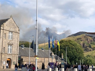 Incendiu pe Vulcanul stins Arthur’s Seat, la Edinburgh, la o zi după concerte Oasis