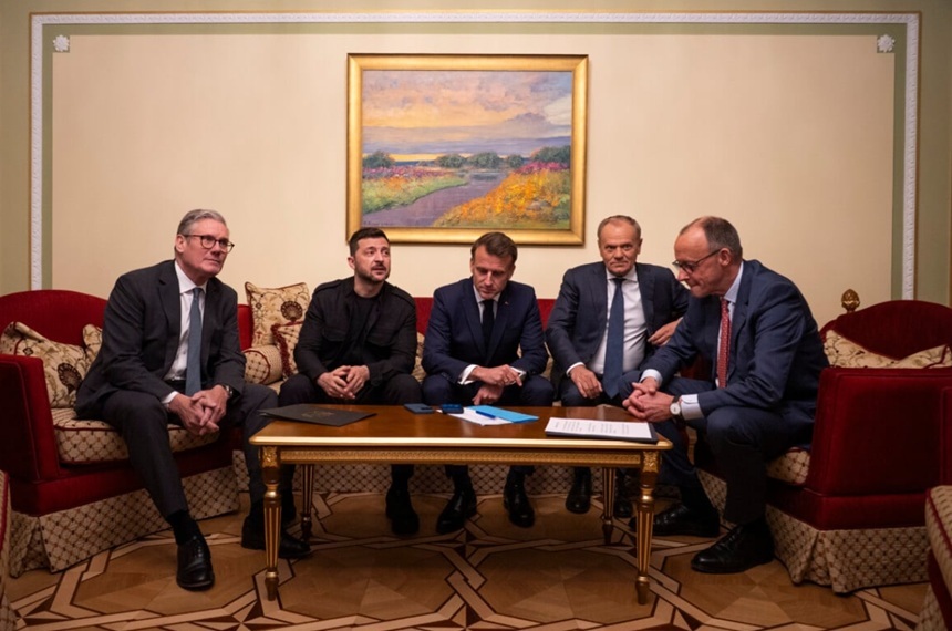 Merz anunţă o ”reuniune virtuală” miercuri, între europeni, Trump şi Kiev, înaintea summitului Trump-Putin din Alaska. Reuniune în doi timpi, mai întîi între europeni, Rutte şi Zelenski, şi apoi cu Trump, pentru forjarea unei poziţii comune