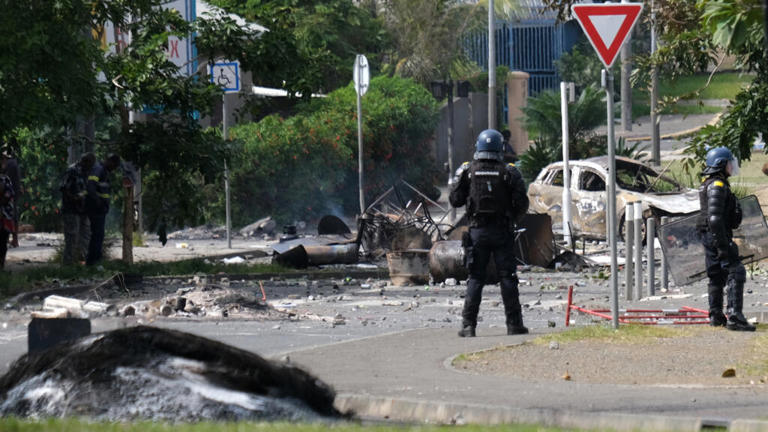 Noua Caledonie: Independenţii din FLNKS anunţă respingerea Acordului de la Bougival / Textul, semnat la jumătatea lunii iulie, prevede în special crearea unui ”Stat al Noii Caledonii” înscris în Constituţia Republicii Franceze şi a unei naţionalităţi cale