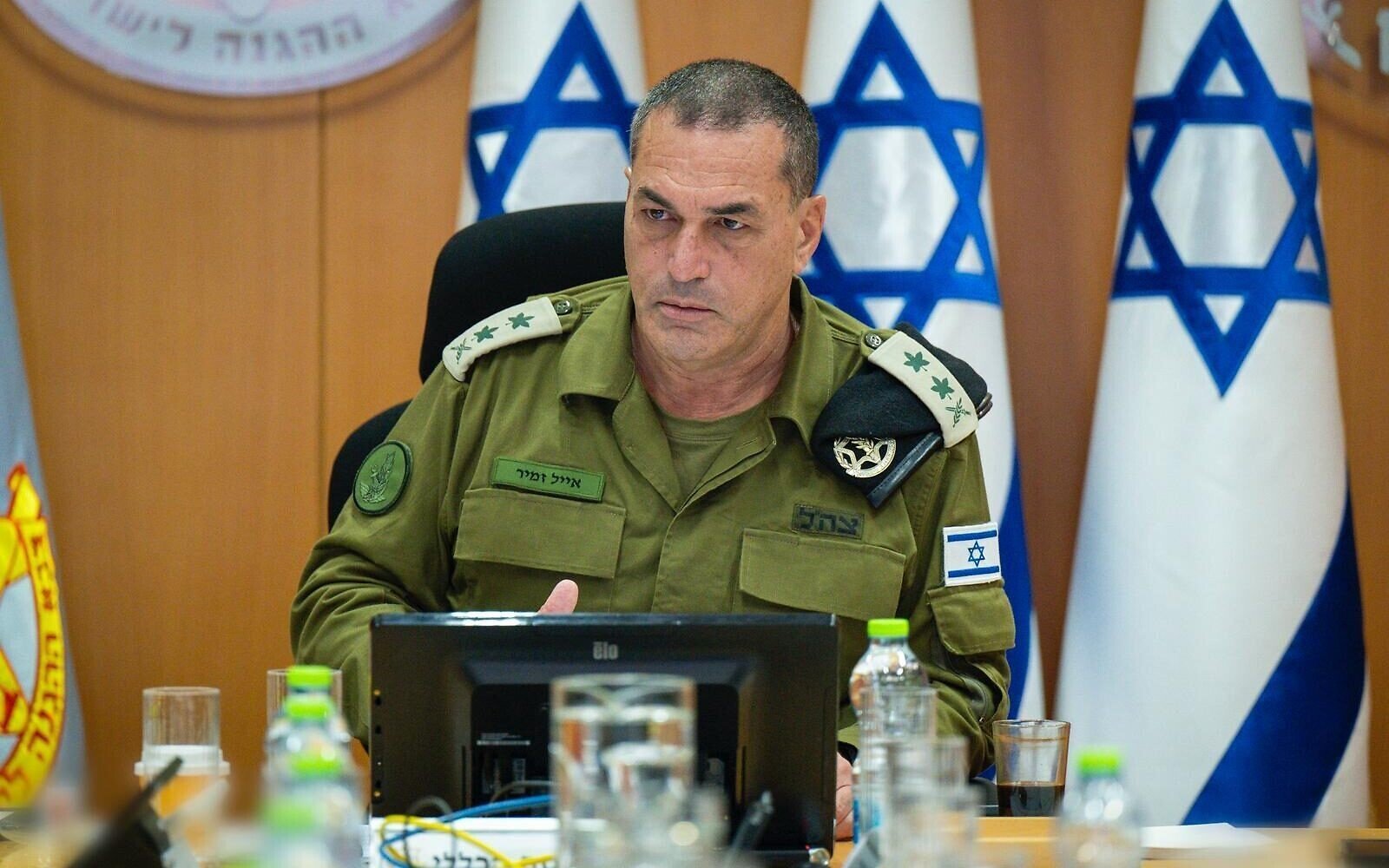 Armata israeliană anunţă că şeful Statului Major a aprobat „conceptul principal” al planului de atac în Gaza. Potrivit presei, ar exista disensiuni între generalul Zamir şi ministrul apărării