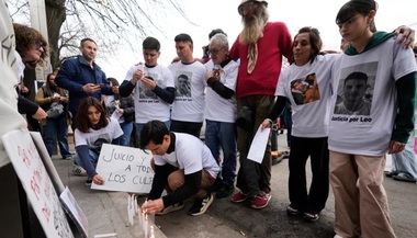 Cel puţin 87 de pacienţi morţi în Argentina, în opt spitale şi centre medicale, după ce au fost trataţi cu fentanil contaminat cu bacterii. 24 de persoane vizate într-o anchetă, inclusiv proprietarul întreprinderilor HLB Pharma şi Laboratorios Ramallo, Ariel Furfaro García