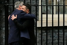 Trump subliniază, cu o zi înainte să se întâlnească cu Putin, că un acord de pace se va face doar cu Zelenski. El estimează, optimist, la ”25%” riscul unui eşec al summitului