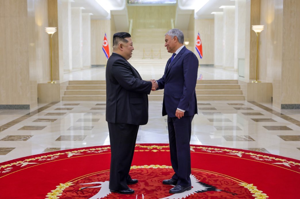 Putin l-a trimis pe preşedintele Dumei să se întâlnească la Phenian cu Kim Jong Un