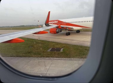 Două avioane au intrat în coliziune pe aeroportul din Manchester