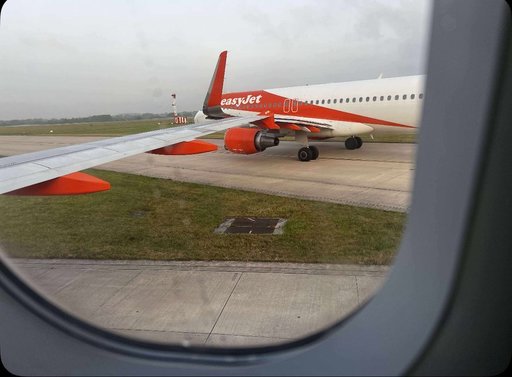 Două avioane au intrat în coliziune pe aeroportul din Manchester