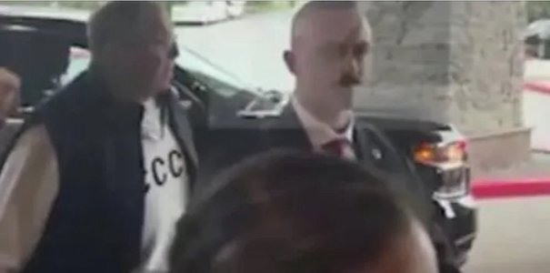 Ministrul rus de externe Serghei Lavrov a sosit în Alaska îmbrăcat într-un pulover pe care scrie „URSS” - VIDEO