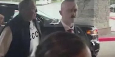Ministrul rus de externe Serghei Lavrov a sosit în Alaska îmbrăcat într-un pulover pe care scrie „URSS” - VIDEO