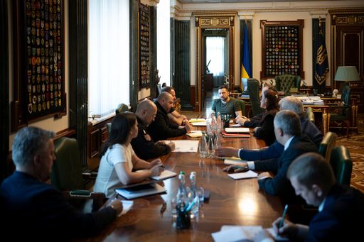 Zelenski anunţă trimiterea de întăriri în estul Ucrainei pentru a opri înaintarea forţelor ruse