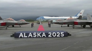 Air Force One aterizează la Anchorage cu Donald Trump la bord, înaintea întâlniri cu Putin