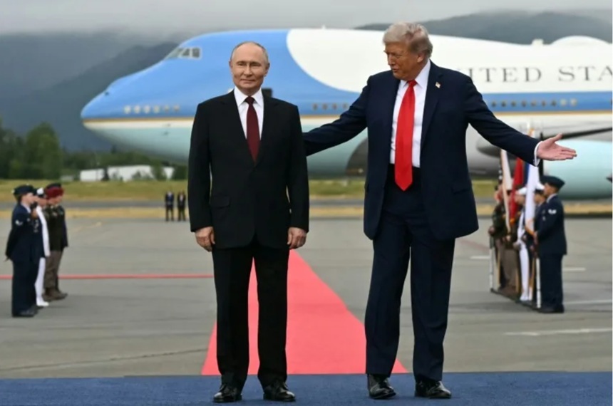 Trump îi oferă lui Putin o întoarcere foarte coregrafiată pe scena diplomatică