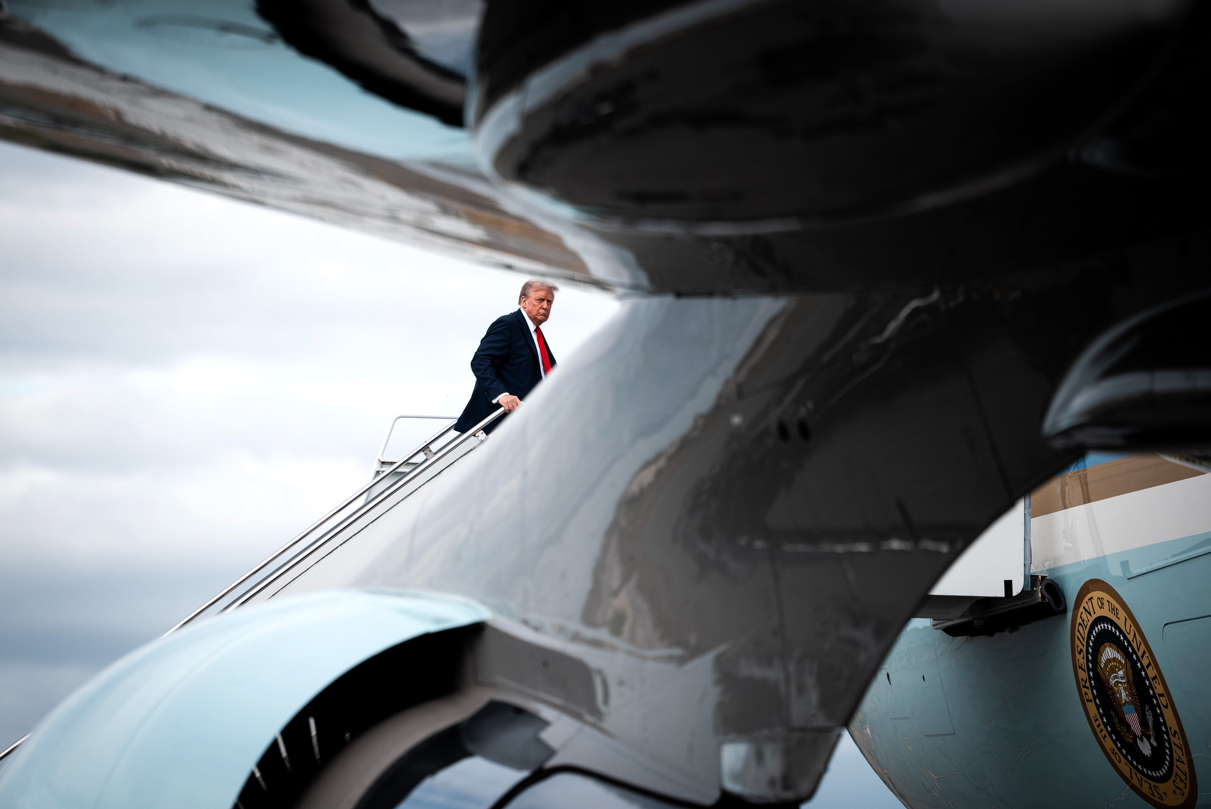 SUMMIT PUTIN-TRUMP. Avioanele celor doi lideri au decolat din Alaska la scurt timp după încheierea discuţiilor