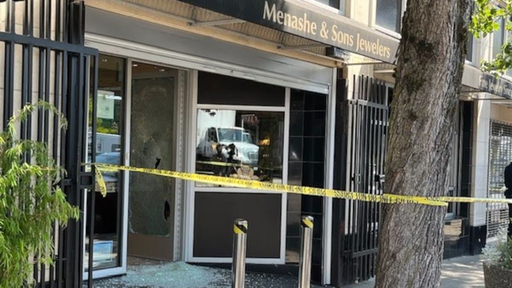 Jaf în 90 de secunde. Ceasuri şi diamante în valoare de 2 milioane de dolari, furate în plină zi dintr-un magazin din Seattle