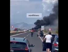 Grecia - Trei persoane au murit arse, iar alte două au fost grav rănite, după ce un camion a intrat în coliziune cu două maşini, în apropierea unui punct de taxare de pe autostrada Egnatia - FOTO, VIDEO