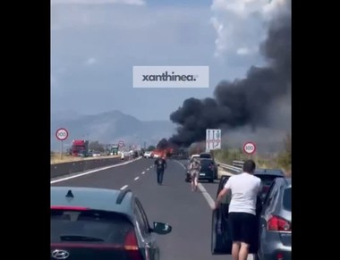 Grecia - Trei persoane au murit arse, iar alte două au fost grav rănite, după ce un camion a intrat în coliziune cu două maşini, în apropierea unui punct de taxare de pe autostrada Egnatia - FOTO, VIDEO