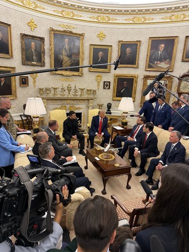 UPDATE - Zelenski a fost primit de Trump şi au discutat cu presa în Biroul Oval / Costumaţia liderului ucrainean, apreciată de această dată / Liderii europeni au sosit deja la Casa Albă / Trump îl va suna pe Putin -VIDEO