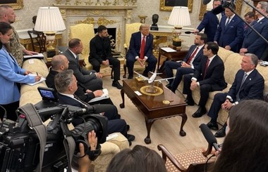 UPDATE - Trump vorbeşte cu liderii europeni la Casa Albă / Zelenski a fost primit de Trump şi au discutat cu presa în Biroul Oval / Costumaţia liderului ucrainean, apreciată de această dată / Trump îl va suna pe Putin -VIDEO