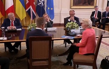 Trump spune că el şi preşedinta Comisiei Europene au discutat despre „problema mondială a copiilor dispăruţi”, o problemă importantă şi pentru soţia sa