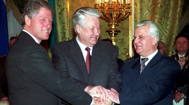 Donald Tusk se opune întâlnirii lui Zelenski cu Putin în Ungaria, evocând eşecul Memorandumului de la Budapesta din 1994, după ce Scott Bessent anunţă la Fox că Budapesta ”ar putea” să găzduiască summitul trilateral Trump-Zelenski-Putin
