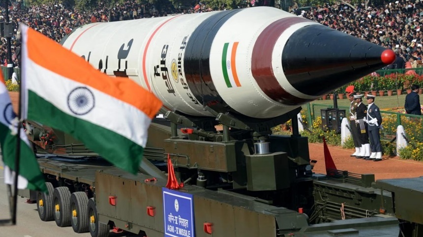 India testează cu succes Agni-5, o rachetă balistică cu rază intermediară de acţiune care poate lovi, inclusiv nuclear, oricare parte a Chinei