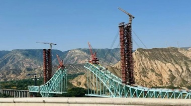 Cel puţin şase morţi şi zece răniţi în nord-vestul Chinei, în urma surpării Podului feroviar Jianzha aflat în construcţie, după ruperea unui cablu metalic de construcţie pe şantier 