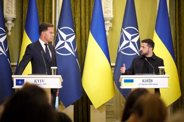Zelenski şi Rutte fac presiuni pentru garanţii credibile de securitate pentru Ucraina. Şeful NATO propune o abordare în două etape