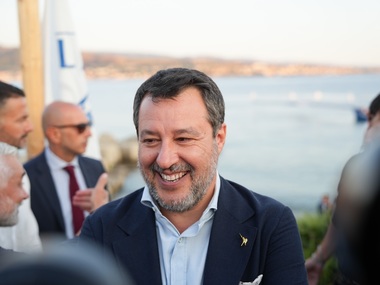 Parisul o convoacă pe ambasadoarea Italiei după declaraţii „inacceptabile” ale vicepremierului Matteo Salvini. Întrebat despre o eventuală desfăşurare a soldaţilor italieni în Ucraina, acesta sugerase ca Emmanuel Macron „să se ducă el însuşi”