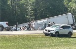 Cinci morţi şi zeci de răniţi, după ce un autocar turistic s-a răsturnat pe o autostradă din New York