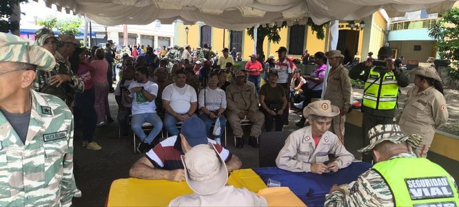 Venezuela recrutează membri pentru miliţia dorită de Maduro pentru a face faţă ameninţărilor americane