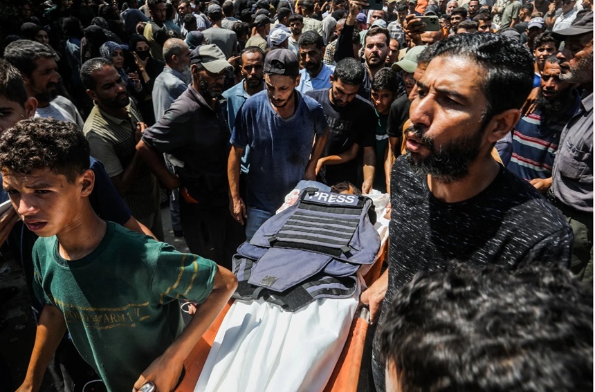Cine sunt cei trei jurnalişti şi două jurnaliste ucise de armata israeliană într-un dublu atac, cu dronă şi bombardament, după sosirea salvatorilor şi presei, la Spitalul Nasser, la Khan Yunis, în sudul Fâşiei Gaza