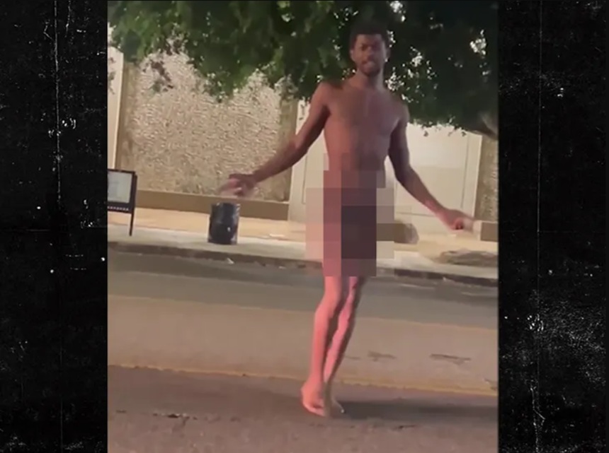 Rapperul Lil Nas X, inculpat după ce se plimbă nud prin Los Angeles