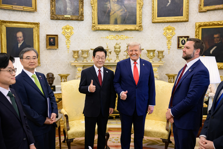 „Aştept cu nerăbdare construirea unui Trump Tower în Coreea de Nord”. Cum a evitat preşedintele sud-coreean „momentul Zelenski” la întâlnirea cu Trump din Biroul Oval