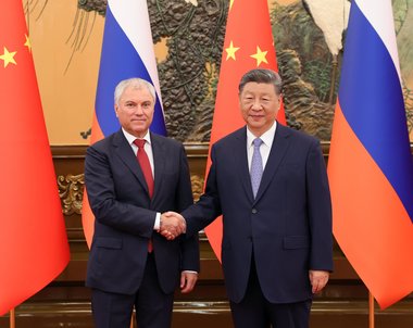 Cu patru zile înainte de a-l găzdui pe Putin, liderul chinez laudă importanţa strategică a relaţiilor cu Moscova. China şi Rusia ar trebui să-şi protejeze securitatea şi interesele de dezvoltare, afirmă Xi Jinping