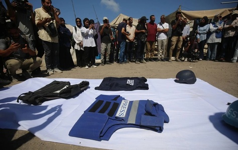 Armata israeliană susţine că viza o cameră a Hamas în atacul de la Khan Yunis, soldat cu 20 de morţi, inclusiv cinci jurnalişti. Ea anunţă într-un raport că a ucis şase ”terorişti”, dintre care unul a ”participat la infiltrarea pe teritoriul israelian la 