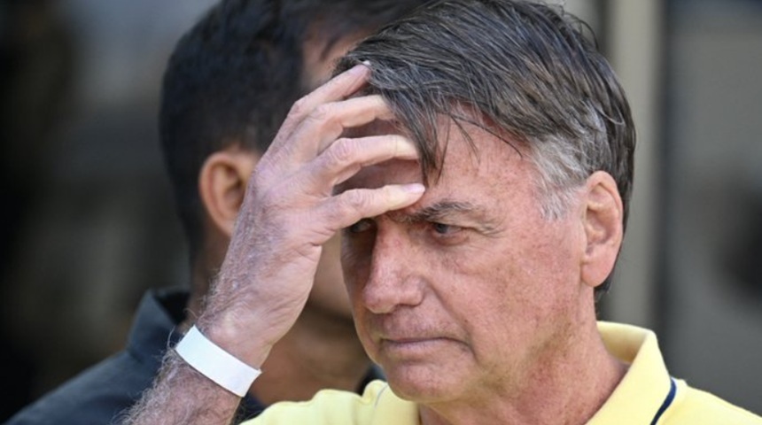 Curtea Supremă braziliană dispune plasarea lui Bolsonaro sub supraveghere ”permanentă”, din cauza unui ”risc de fugă”