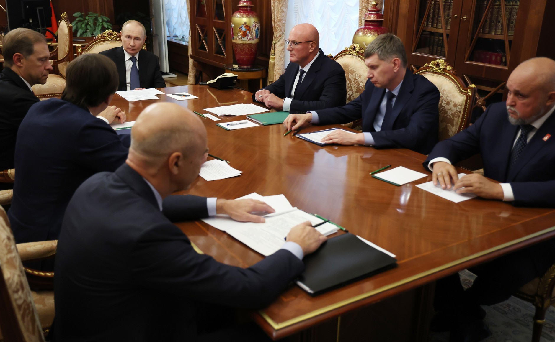 Ministrul finanţelor l-a anunţat pe Putin că Rusia îşi reduce prognoza de creştere economică pentru 2025 de la 2,5% la 1,5%