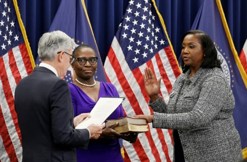 Lisa Cook cere justiţiei federale să-l împiedice pe Trump s-o revoce şi reafirmă independenţa Fed