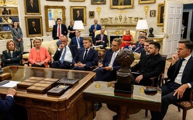 Trump ”continuă să lucreze” la o reuniune Putin-Zelenski, anunţă Casa Albă, după ce Macron afirmă că ”Putin îşi va bate joc de preşedintele Trump” dacă nu se întâlneşte cu Zelenski