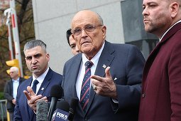 Fostul primar al New York-ului, Rudy Giuliani, a fost rănit într-un accident de maşină. El are o fractură la coloană