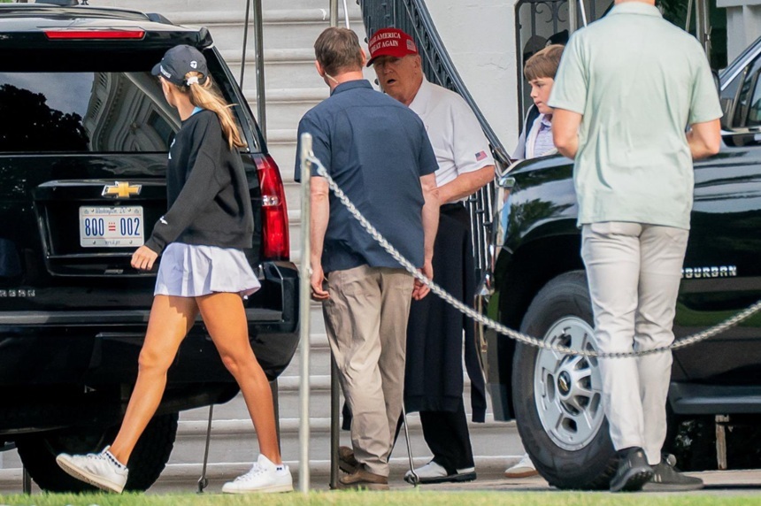 ”Nu m-am simţit niciodată mai bine în toată viaţa mea”, dă asigurări Trump în urma unor zvonuri pe reţele de socializare despre moartea sa