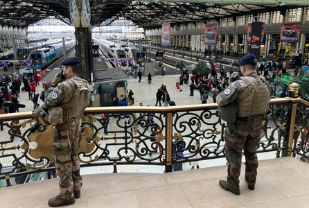 Doi tunisieni, unul minor, arestaţi la Paris cu bijuterii în valoare de 10 mil. € în slip