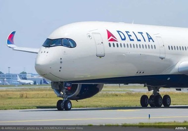 Un zbor Detroit-Shanghai s-a transformat într-un coşmar: pilotul s-a îmbolnăvit şi pasagerii au fost nevoiţi să-şi petreacă mai mult de 24 de ore în avion