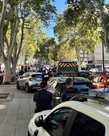 Un tunisian a fost împuşcat mortal de poliţia franceză după ce a înjunghiat cinci persoane într-un hotel din Marsilia