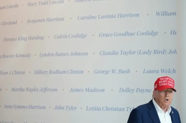 Zvonuri despre starea sănătăţii şi moartea lui Trump persistă, în pofida dezminţirilor, după o săptămână neobişnuită de ”dietă” mediatică. NewsGuard: începând de vineri, 104.000 de menţiuni ale hashtagului ”Trump dead” au generat 35,3 milioane de vizualizări