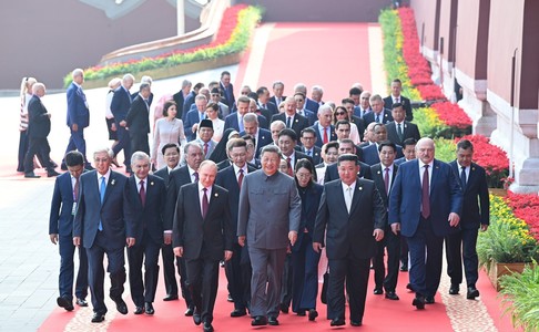 Despre ce vorbesc Xi, Putin şi Kim când cred că nu îi aude nimeni? Moment rar, surprins de un microfon lăsat deschis la parada militară din China: „Organele umane pot fi transplantate în mod continuu”