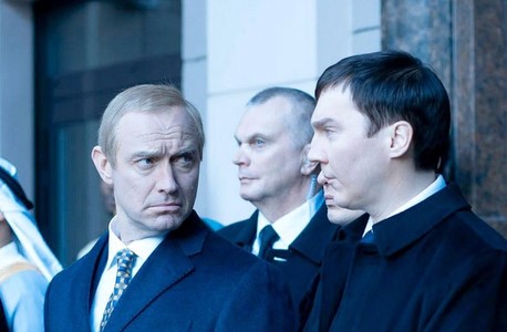 Vladimir Putin susţine că nu ştie nimic despre filmul „Magul de la Kremlin” în care este portretizat de Jude Law