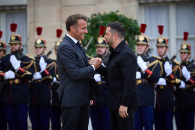 VIDEO. Preşedintele Zelenski a fost primit miercuri seara la Palatul Elysee. Joi are loc o reuniune a Coaliţiei de Voinţă, după care liderii europeni vor discuta telefonic cu Trump. Steve Witkoff se află şi el la Paris