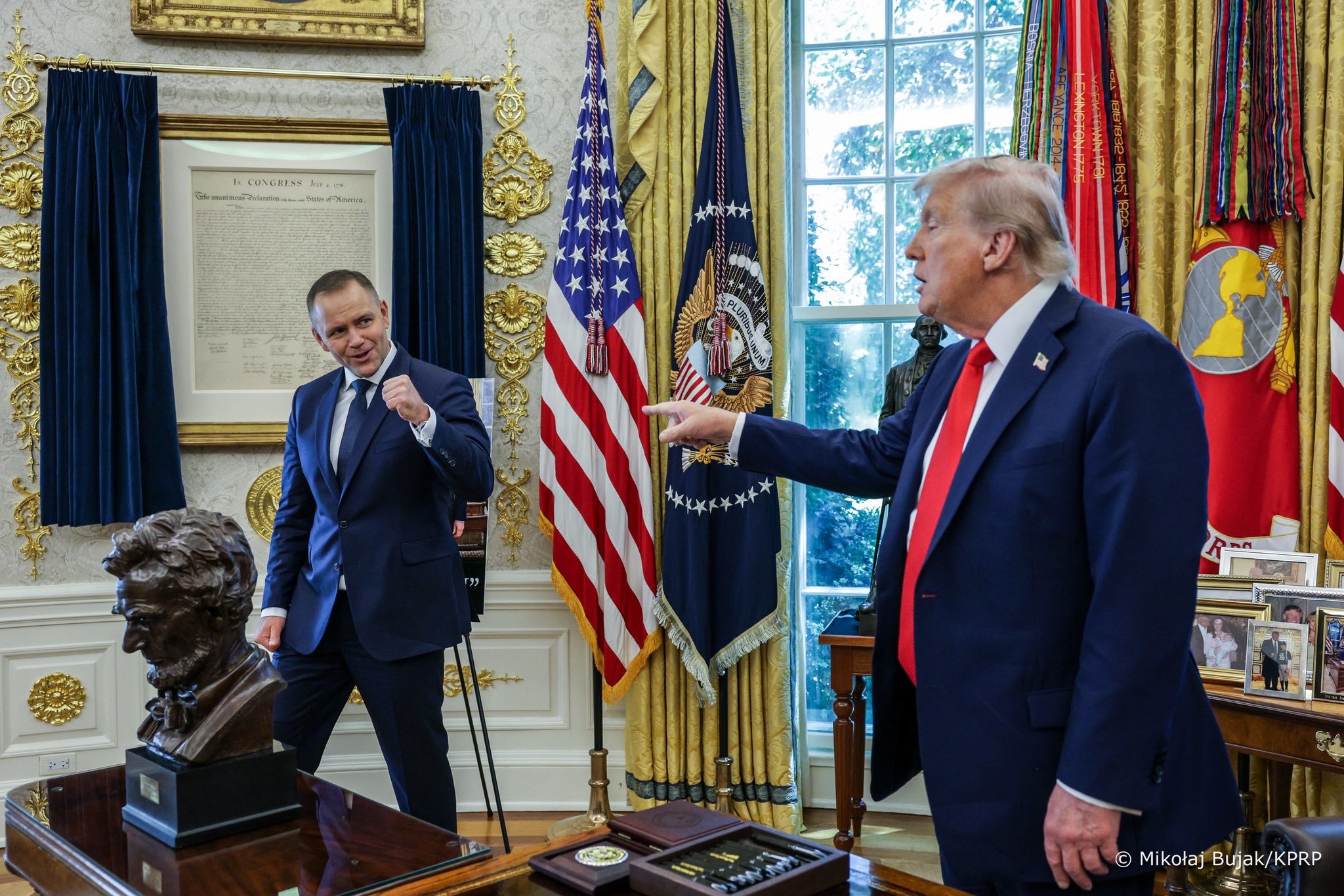 Trump l-a primit pe preşedintele naţionalist polonez cu toate onorurile şi sugerează că ar putea trimite şi mai multe trupe americane în Polonia - VIDEO