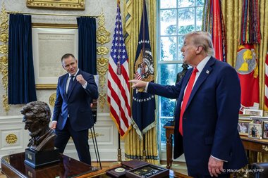 Trump l-a primit pe preşedintele naţionalist polonez cu toate onorurile şi sugerează că ar putea trimite şi mai multe trupe americane în Polonia - VIDEO