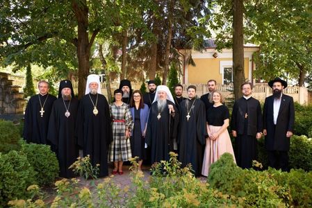Comisarul european pentru extindere, întâlnire cu liderii religioşi din R. Moldova: Am discutat despre cum unitatea şi coeziunea socială pot construi o Moldovă mai sigură şi mai prosperă şi despre cum putem depăşi polarizarea - FOTO
